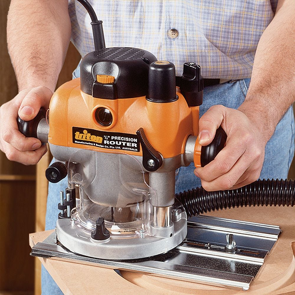 Triton shop plunge router